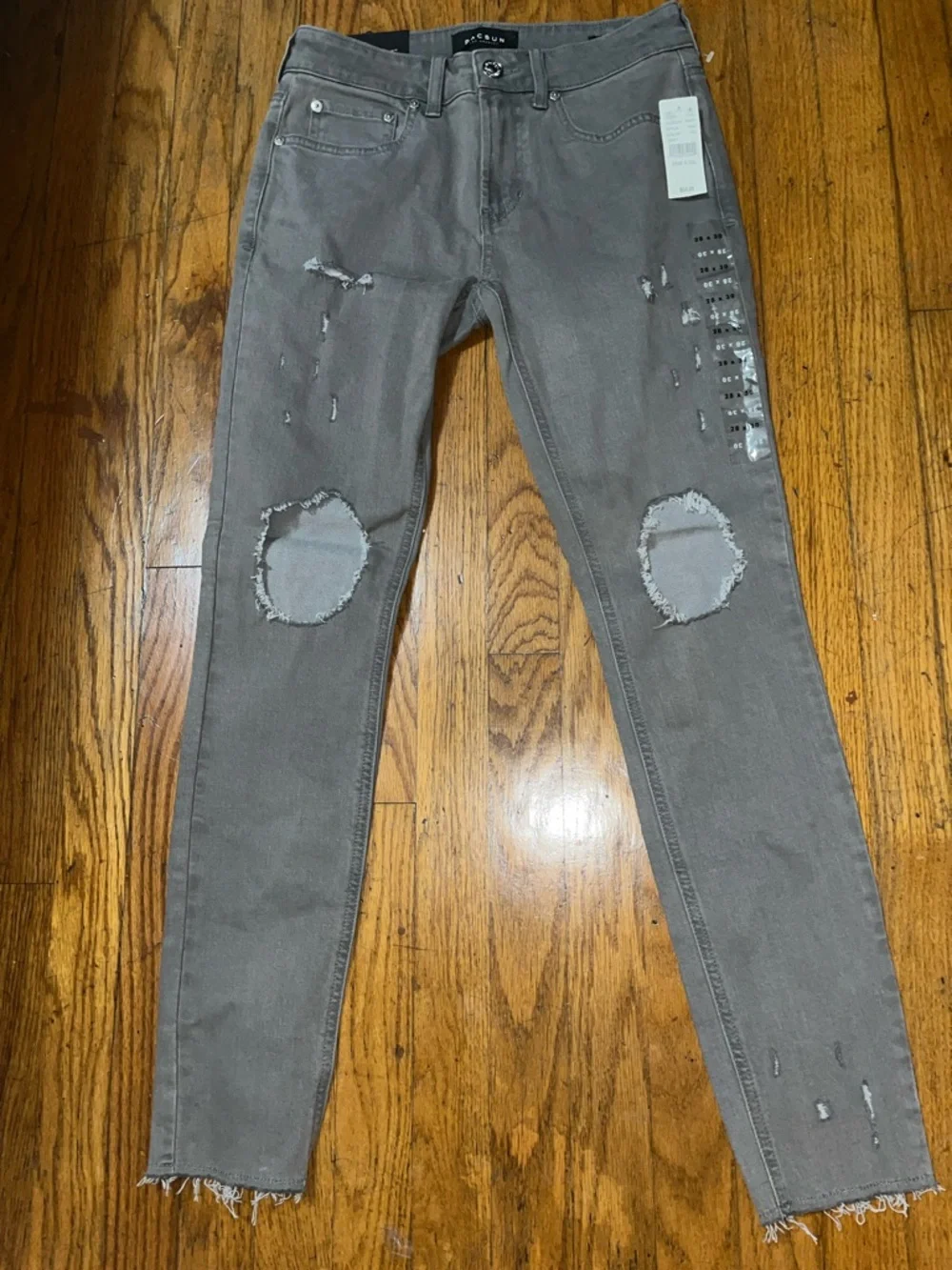 NWT PACSUN Skinniest Distressed Gray Jeans with Knee Rips Size 28